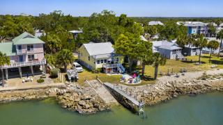 Pelican Place - Waterfront launch and fire pit - 0