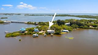 Hook, Wine and Sinker Cottage - Cedar Key - 0