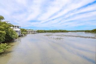 Rains Waterfront Cottage - 5