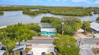 Rains Waterfront Cottage - Cedar Key - 1