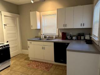 446) Massive 3 bedroom - Lakewood - 0