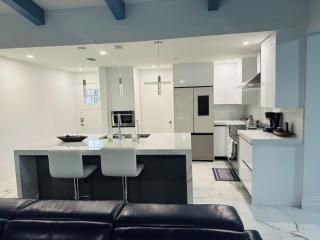 424 Beautiful home with Pool and soaker tub - 4
