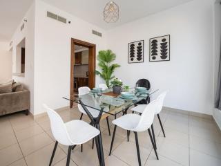 Bright 1-Bedroom with Marina Infinity Pool - 4