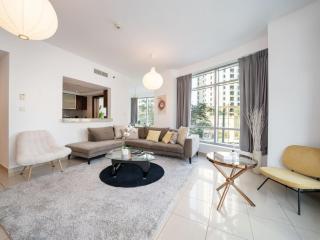 Bright 1-Bedroom with Marina Infinity Pool - 6