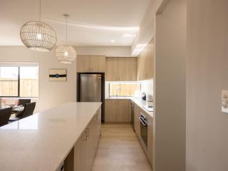 Luxurious 4 Bedroom Home with AC, Wi-Fi and SmartTV - 4