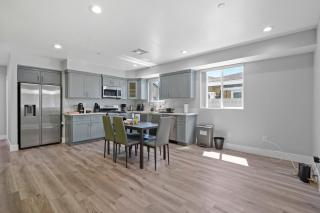 Modern Bedroom - Los Angeles - 5