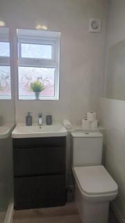 Comfy 2BR Getaway Dudley Village - - 5