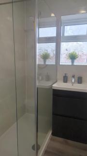 Comfy 2BR Getaway Dudley Village - - 3