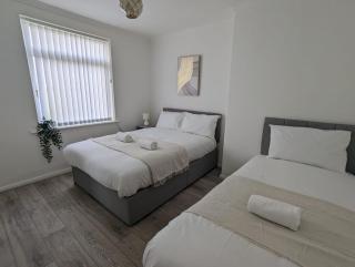 Comfy 2BR Getaway Dudley Village - - 6