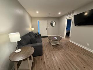 Central to Zoo and Baxter Arena, Pet Friendly - 4