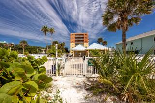 Beach Retreat - Immaculate Beach Condo in Redington Shores! - Clearwater Beach - 1