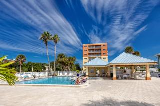Redington Beach Retreat - Immaculate Beach Condo with Water Views, Pool, Hot Tub - 8