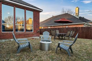 One-level, Fenced Yard, Kitchen, Game Room, Pkng - Frisco - 2