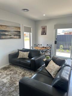 Brand New Stylish 2 Bedroom - Kialla - 3