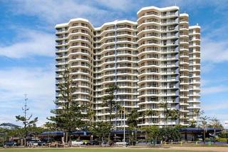 Beach House Resort Coolangatta - 3