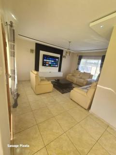 Mabelreign Holiday Home Hot Water & Electricity - Harare - 8