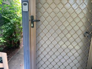 Lakefront Retreat Hervey Bay - 2