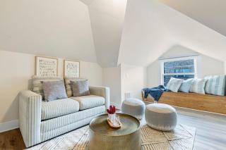 Vintage Meets Modern Spacious Capitol Hill Single Family home with 97 walk score - Seattle - 3