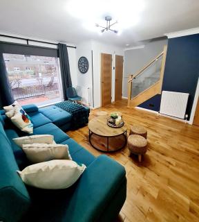 Bright 3BR walking distance to town - FREE parking - Glasgow - 1