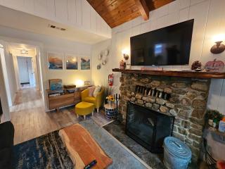 Forest Moon Cottage - - 9