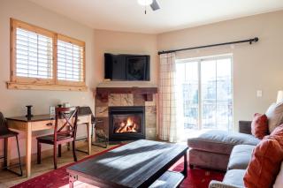 Luxury Townhome, Private Balcony, Great Location, 3 Bedrooms - 9