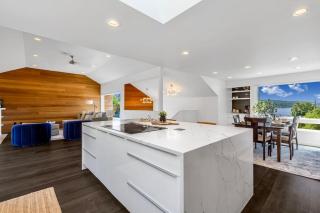Modern and Relaxing Lake Sammamish View House - Issaquah - 7