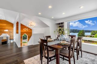 Modern and Relaxing Lake Sammamish View House - Issaquah - 5