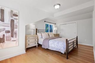 Queen Anne Charm Near Tech Hubs & Entertainment - 3