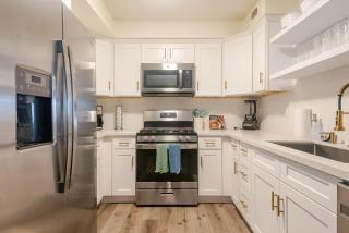 Resort Living with Pool & Tennis Minutes to Del Mar Beaches - San Diego - 3