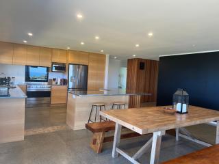 Wharekapua Beach House - 4