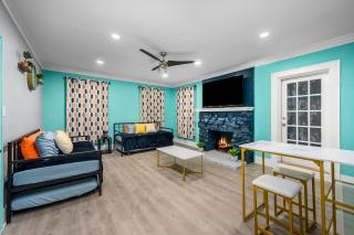 Cozy Retreat in Midtown with Convenient Parking - 9