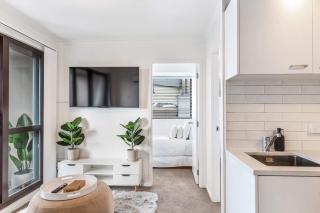 Central 3BR w Balcony Full Kitchen & Amenities - Auckland - 1