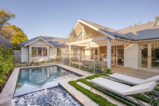 Muskoka Luxe Retreat with Pool Spa & Fire Pit - Mount Martha - 2