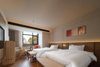 Xi'an MC City Courtyard Hotel - A st andalone hotel by the city wall - Close to the bell tower and yongning gate - Designed in song dynasty aesthetic style - It features private courtyard and garden rooms - Integrating the historical culture of Xi'an - 2