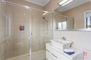 Stunning Ocean Views San Remo - 2