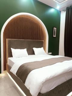 Cozy City Retreat, Luxurious 1BHK Omaxe Lucknow - 8