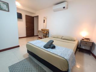 Erlis Place 17B a solo una cuadra de la playa y el malecon - 9