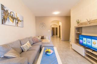 Ta'Siku Gozitan villa Pool & hot tub - Happy Rentals - Il-Pergla - 2