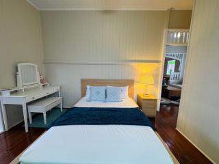 Stylish & Bright 3-BDRS Family in Holland Park West - 7