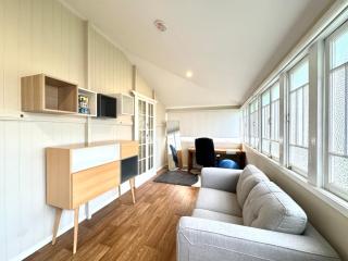 Stylish & Bright 3-BDRS Family in Holland Park West - 2