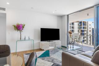 Chic Coastal Escape with Pool & Gym Access - - 7