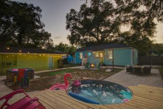 family house cowboy pool HOT TUB Yard Games - Pensacola - 3