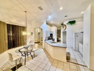 Exclusive 4BR Sunset Pool Home near Disney Parks - Davenport - 2