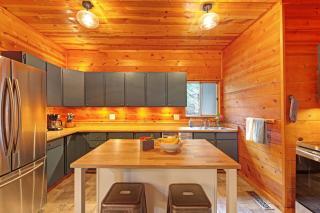 Charming 3BR with Hot Tub Balcony & Wood Stove - Guerneville - 4