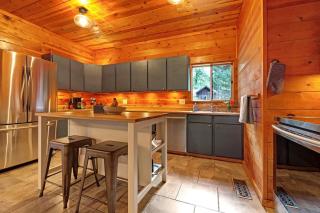 Charming 3BR with Hot Tub Balcony & Wood Stove - Guerneville - 1
