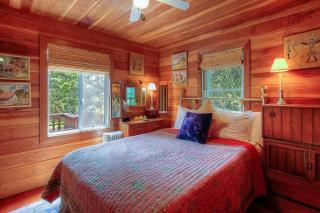 Cozy Riverfront Cabin Just Steps to the Russian River with Beach Access & Wood Stove - Guerneville - 9