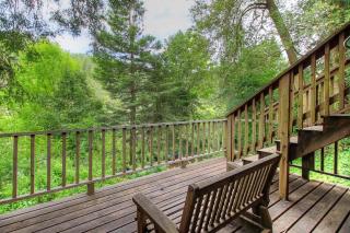 Cozy Riverfront Cabin Just Steps to the Russian River with Beach Access & Wood Stove - Guerneville - 8