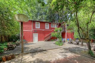 Cozy Riverfront Cabin Just Steps to the Russian River with Beach Access & Wood Stove - Guerneville - 5