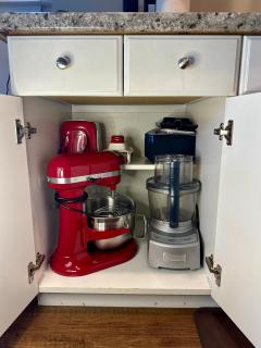 Spacious Retreat with Hot Tub Patio & King Bed - 4