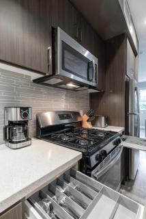 Sleek & Stylish Brand-New Luxury Condo in West Hollywood - Los Angeles - 3